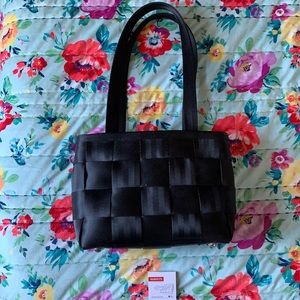 Harvey’s seatbelt bag